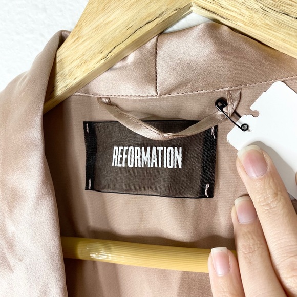 Reformation Emotional Support Silk Robe. Size Small - Picture 5 of 6